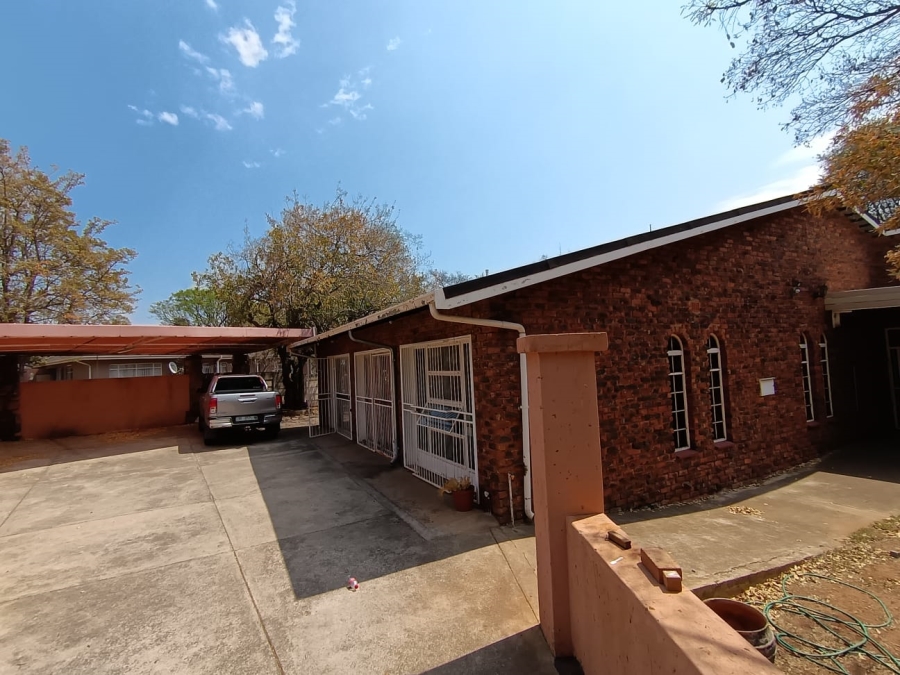 3 Bedroom Property for Sale in Protea Park North West